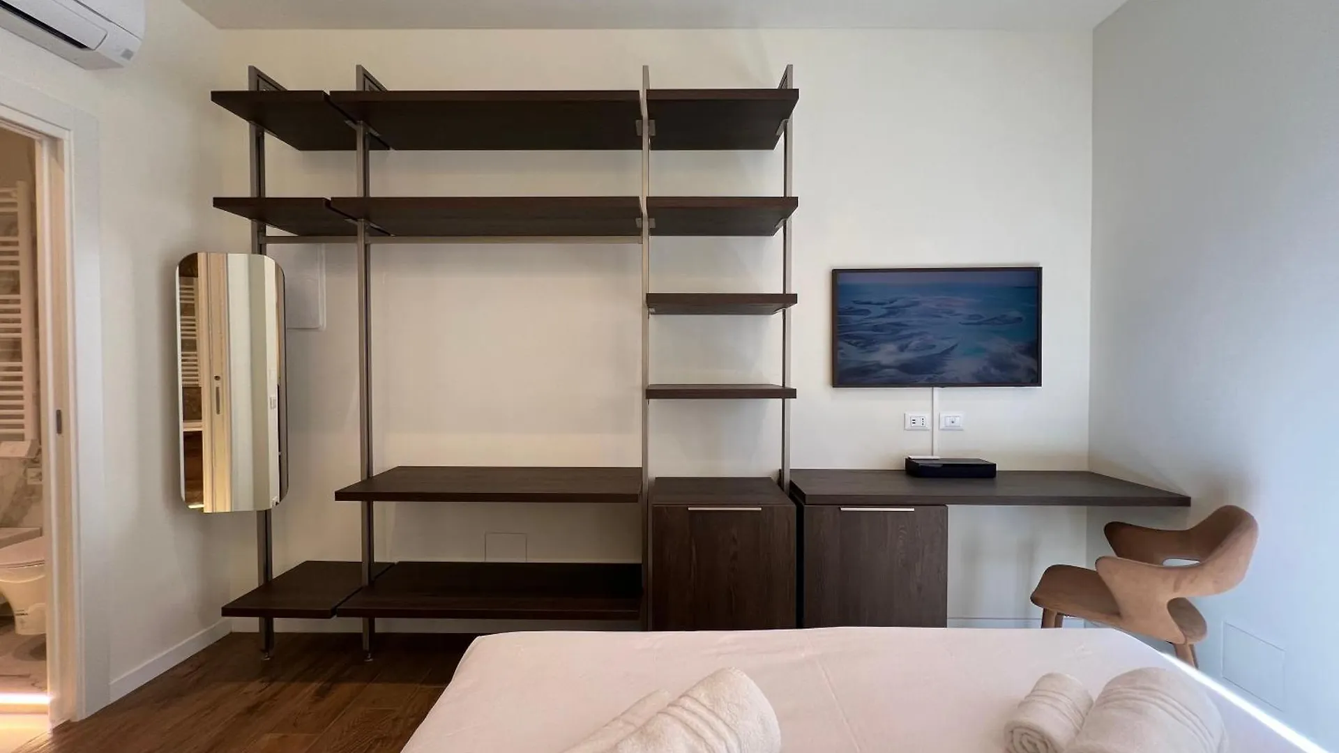 IV Leoni Guest house