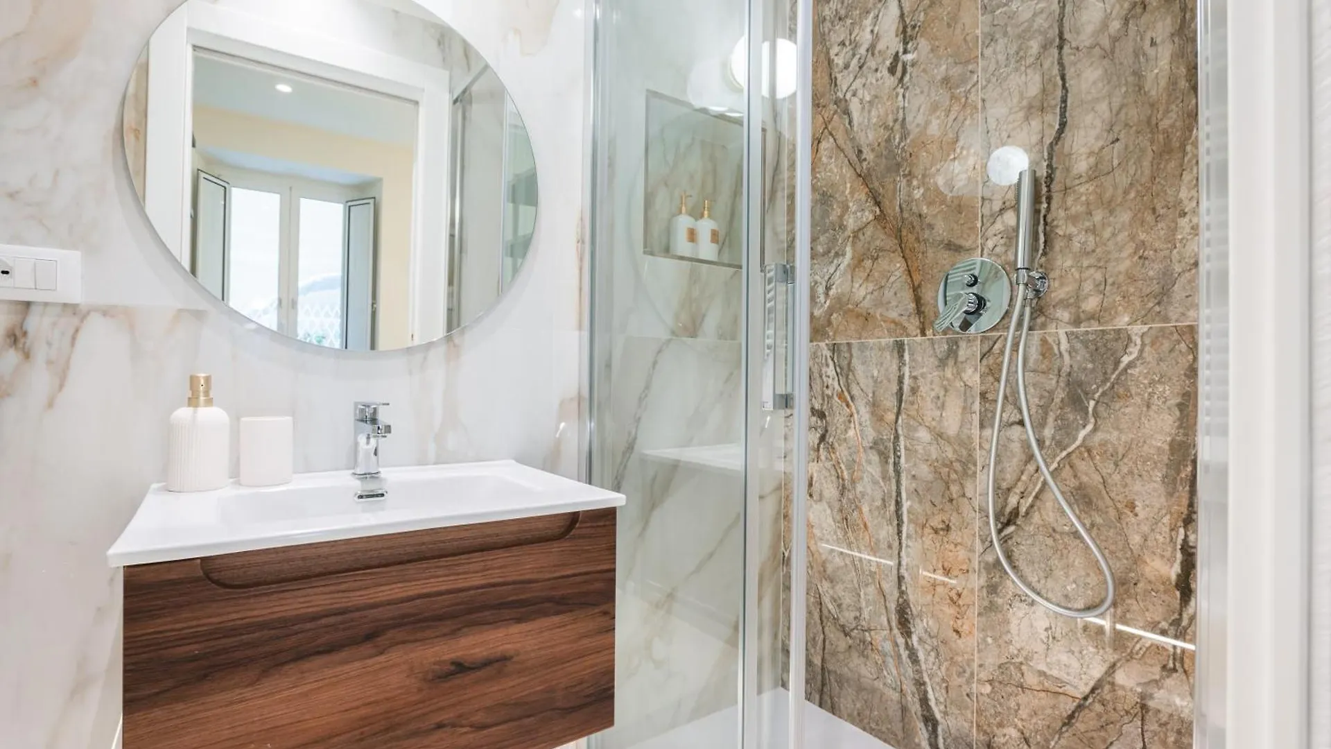 IV Leoni Guest house Rome